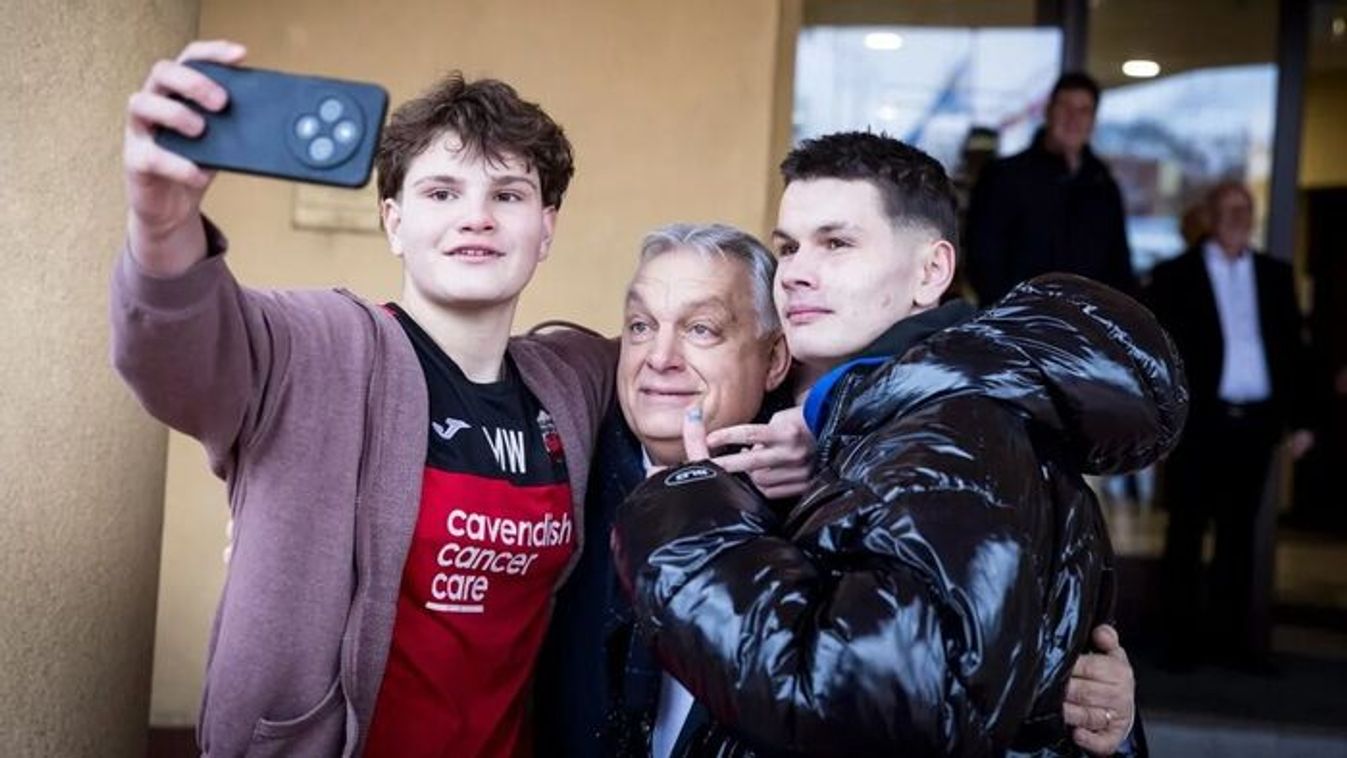 Orbán Viktor a gázra lépett: szomszédunkban kezdte az országjárást