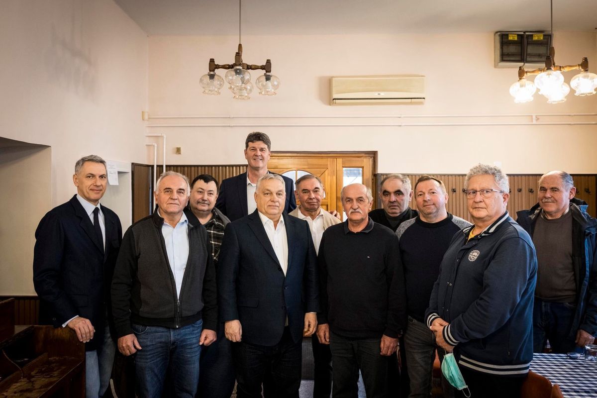 A homokhátsági gazdákat személyesen kereste fel Orbán Viktor. (Fotó: Mihálffy Béla/Facebook)