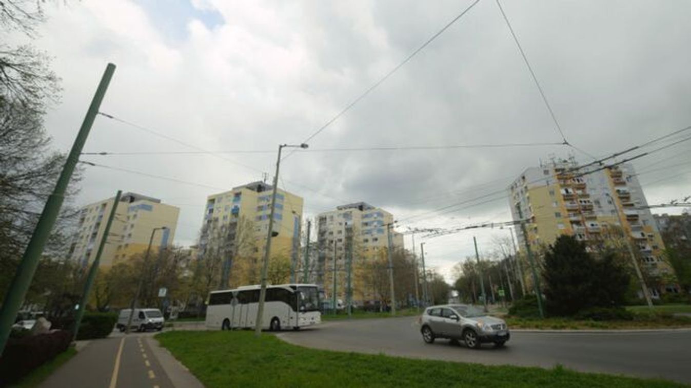 Szűkebb sávok, lezárt parkolók: jelentős forgalmi változások jönnek Tarjánban