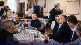 "Kockás abroszos" fórumot tart Orbán Viktor Szeged szomszédságában