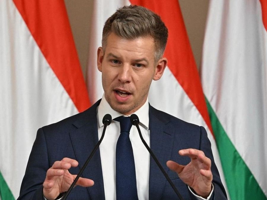 Hihetetlen pénzszórás: seregnyi embert fizet a Tisza