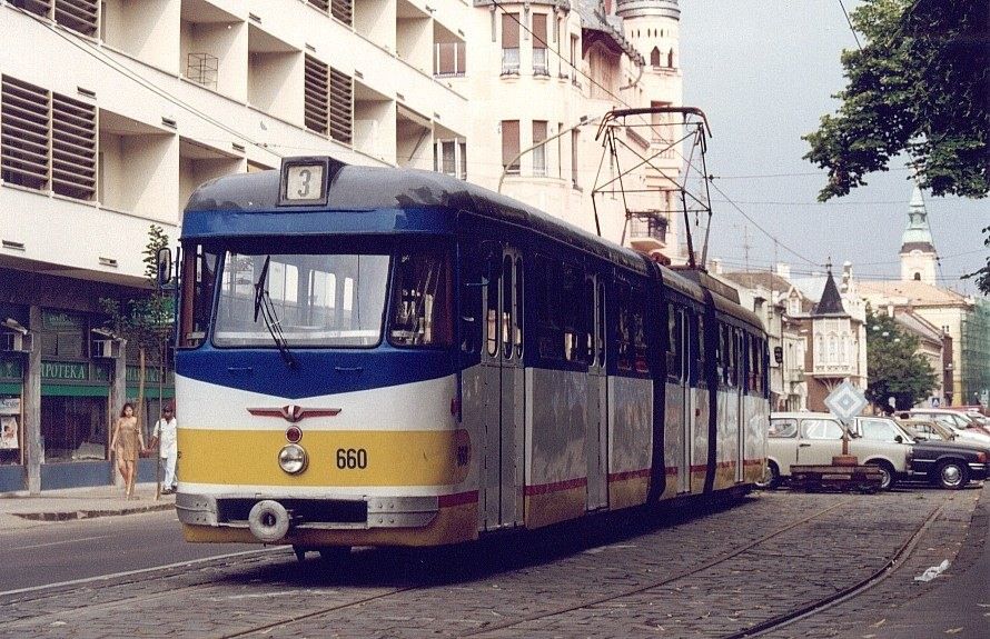 A 660-as pályaszámú Bengáli a Dugonics téren, a 3-as vonal egykori végállomásán