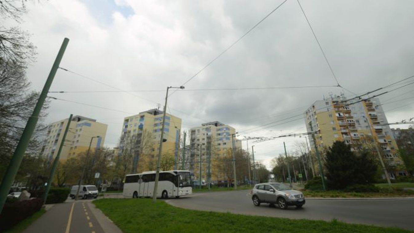Szűkebb sávok, lezárt parkolók: jelentős forgalmi változások jönnek Tarjánban