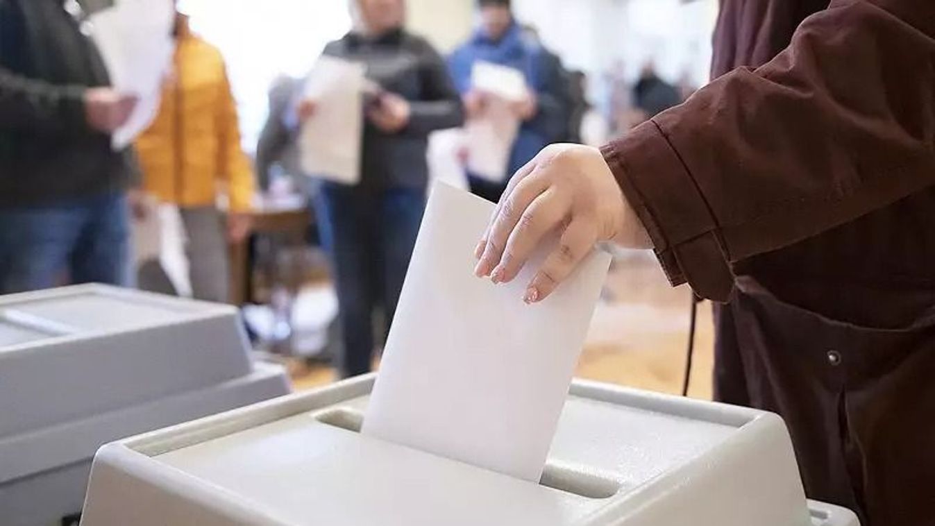 A béke és a lakástámogatás a választások tétje a fiatalok számára