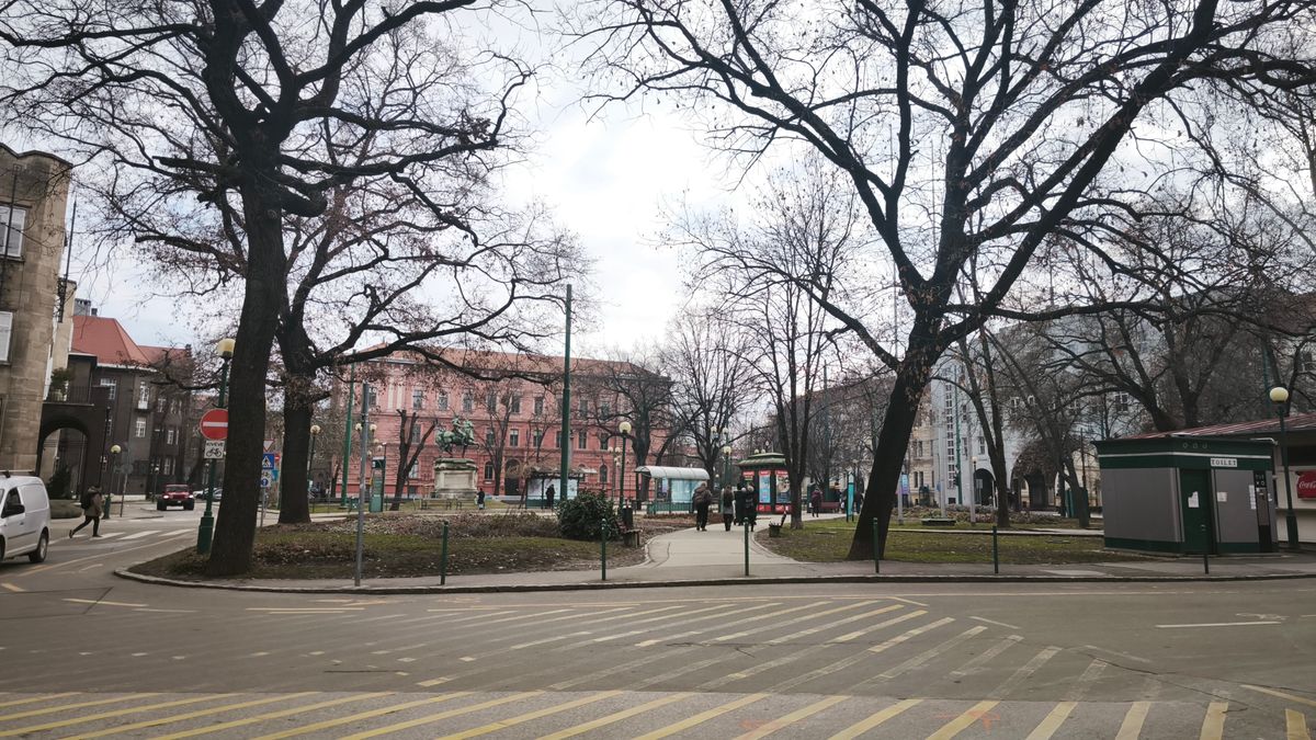 A héten nekilátnak a munkának, felfordul az Aradi vértanúk tere és környéke. (Fotó: Tóth Norbert)
