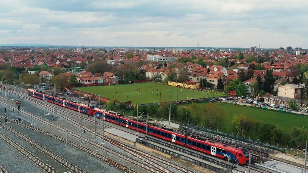 Szerbiában bemutatták a Budapest-Belgrád vasútvonalon közlekedő új szerelvényeket,ó
