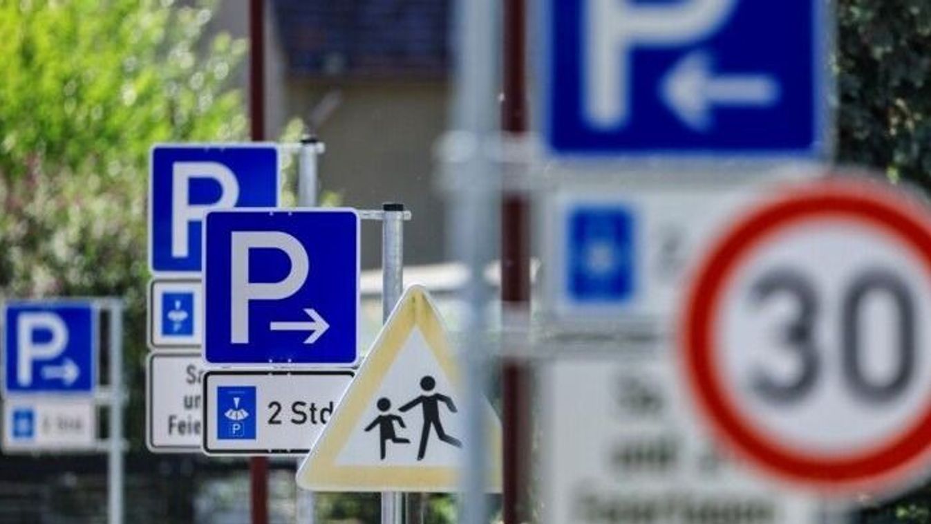 Jönnek az új KRESZ-táblák: erre készüljön minden autós