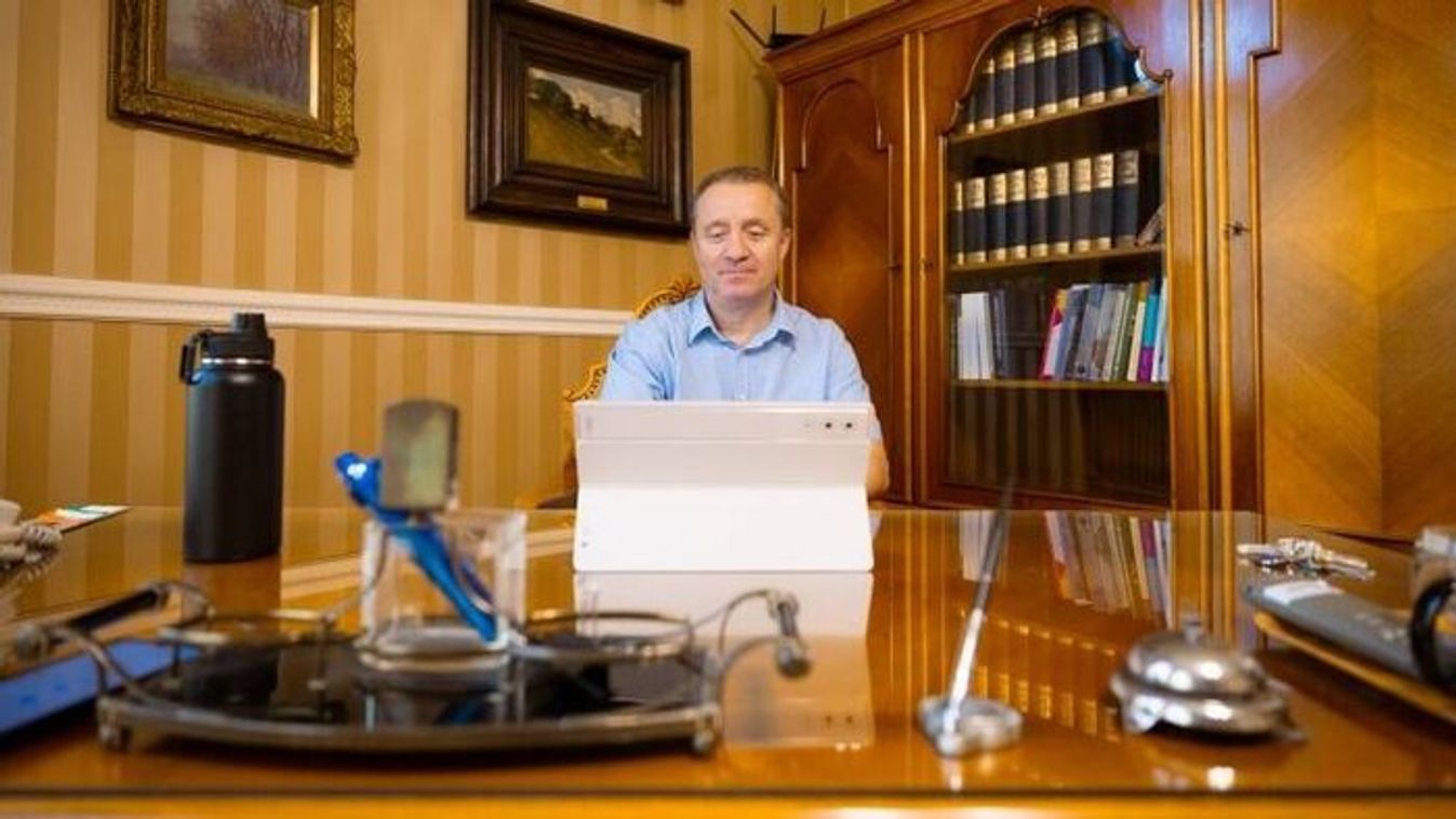 Dékánváltás a szegedi BTK-n: a cél továbbra is piacképes tudás
