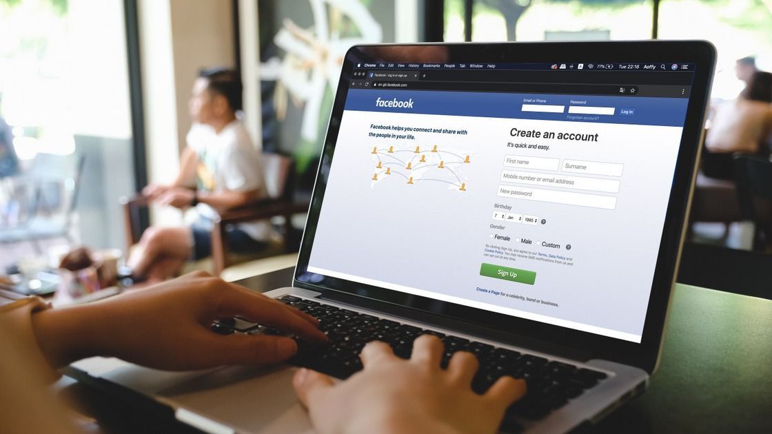 Két évvel indulása után tárult a nagyközönség elé a Facebook. (Fotó: Shutterstock)