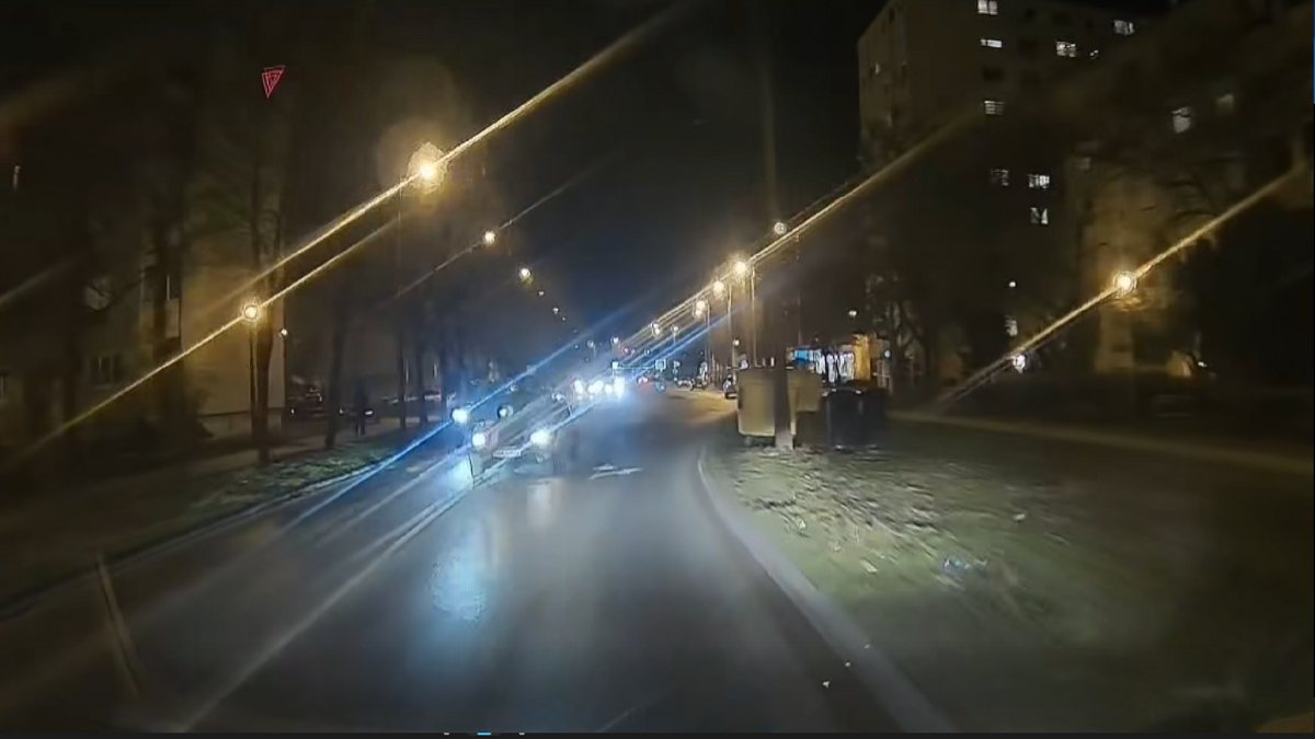 Hátborzongató, a szbálytalan autós ismeretlenül is hálás lehet a szembe jövőnek, az életét mentette meg