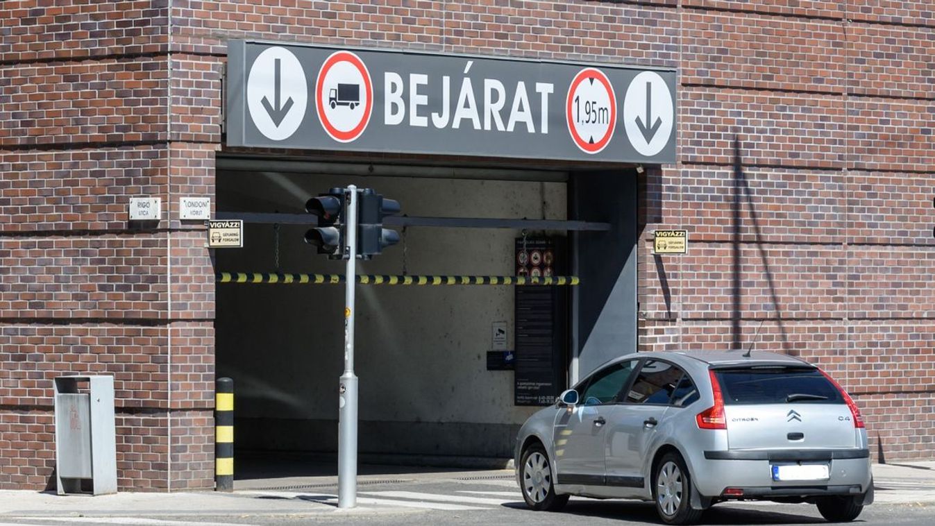 Megszűnik az ingyenes parkolás az Árkádban - mutatjuk, mikortól