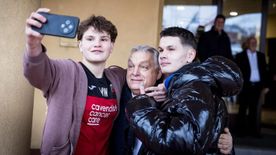 Orbán Viktor a gázra lépett: szomszédunkban kezdte az országjárást