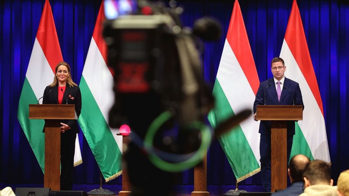 A Brüsszel-Kijev koalícióról és a kormány legfrissebb döntéseiről is beszámolt Gulyás Gergely a Kormányinfón. Fotó: Havran Zoltán