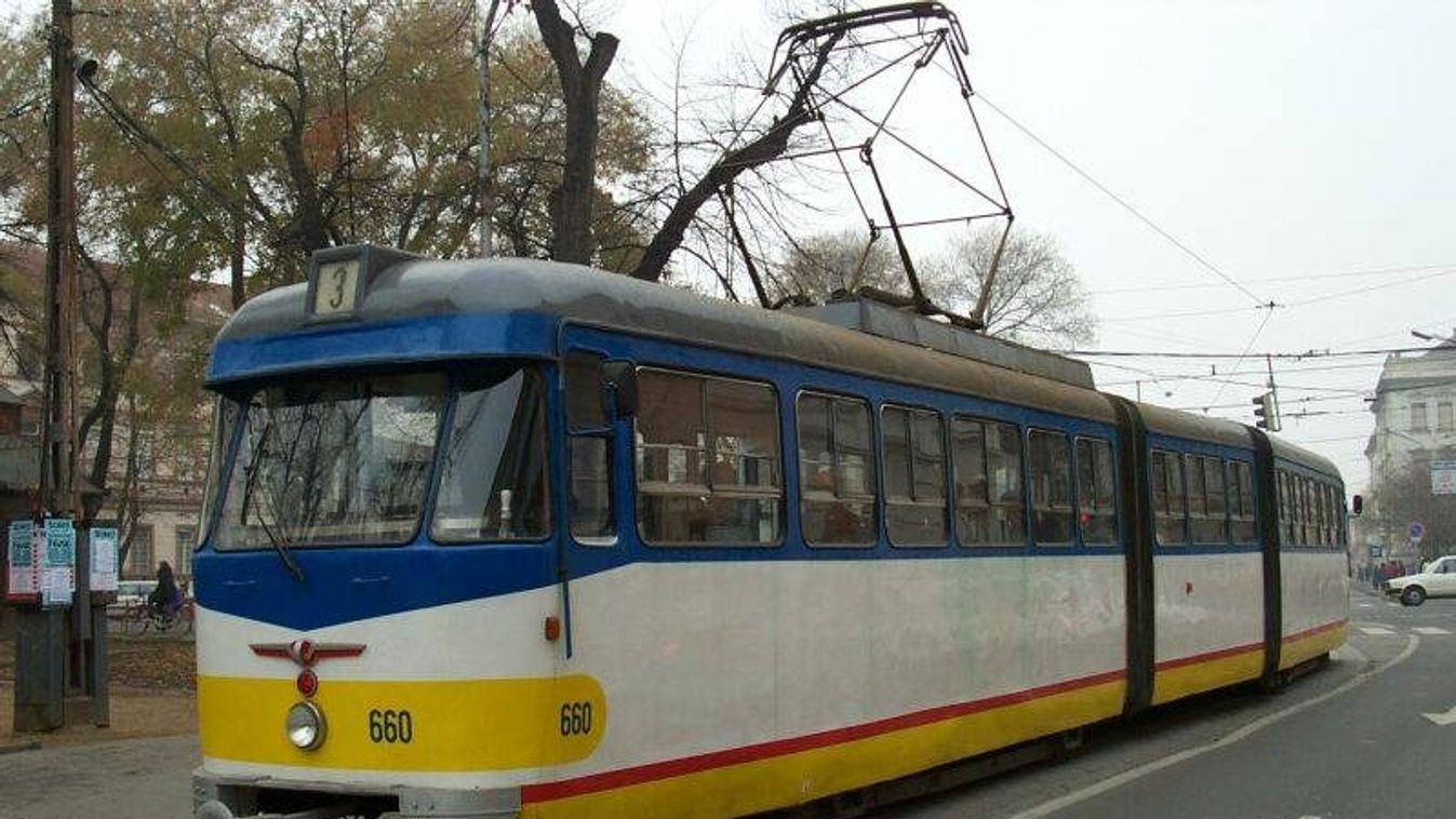 A Kálvária sugárúton zötykölődött, ma Budapesten vár felújításra a szegedi bengáli
