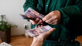 Az ellenzékiek körében is népszerű a plusz nyugdíj és rezsistop