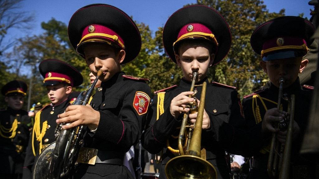 A javaslat szerint Ukrajna az iskolai nevelés alapjait is a katonai szemléletformálás szolgálatába állítaná a jövőben. Fotó: AFP