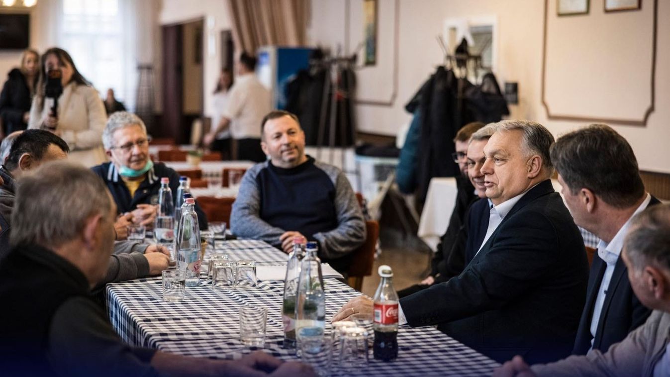 "Kockás abroszos" fórumot tart Orbán Viktor Szeged szomszédságában