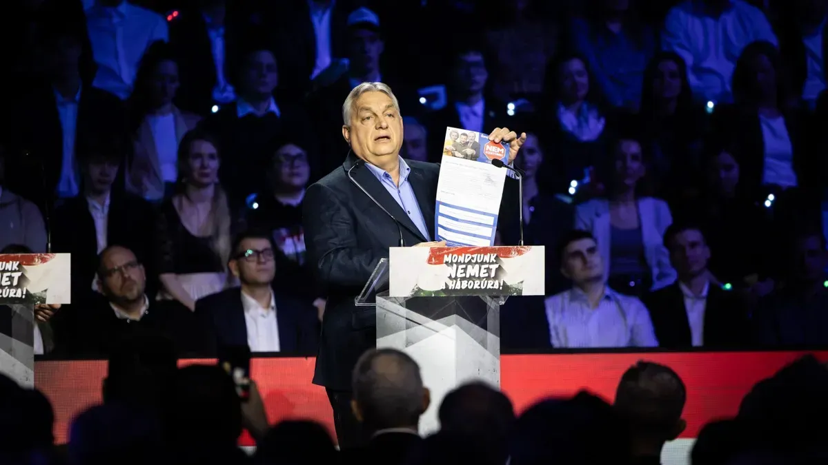 Orbán Viktor a kaposvári háborúellenes gyűlésen ismertette a nemzeti petíció kérdéseit