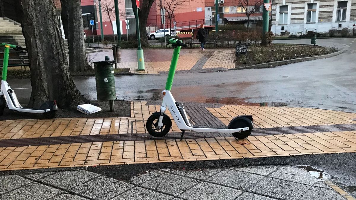 A roller szabálytalan parkolása is komoly bírságot vonhat maga után. (Fotó: SzegedMa)