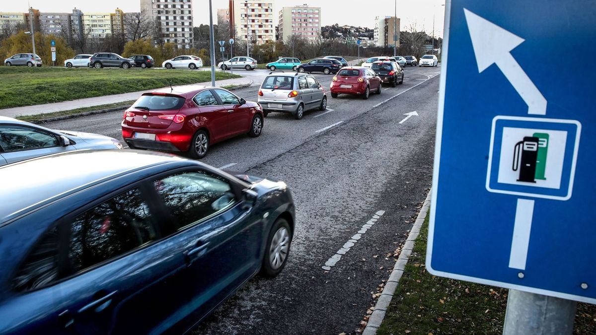 A hétfői olajárrobbanás miatt keddtől jelentősen drágul a tankolás a hazai kutakon. Fotó: Illusztráció