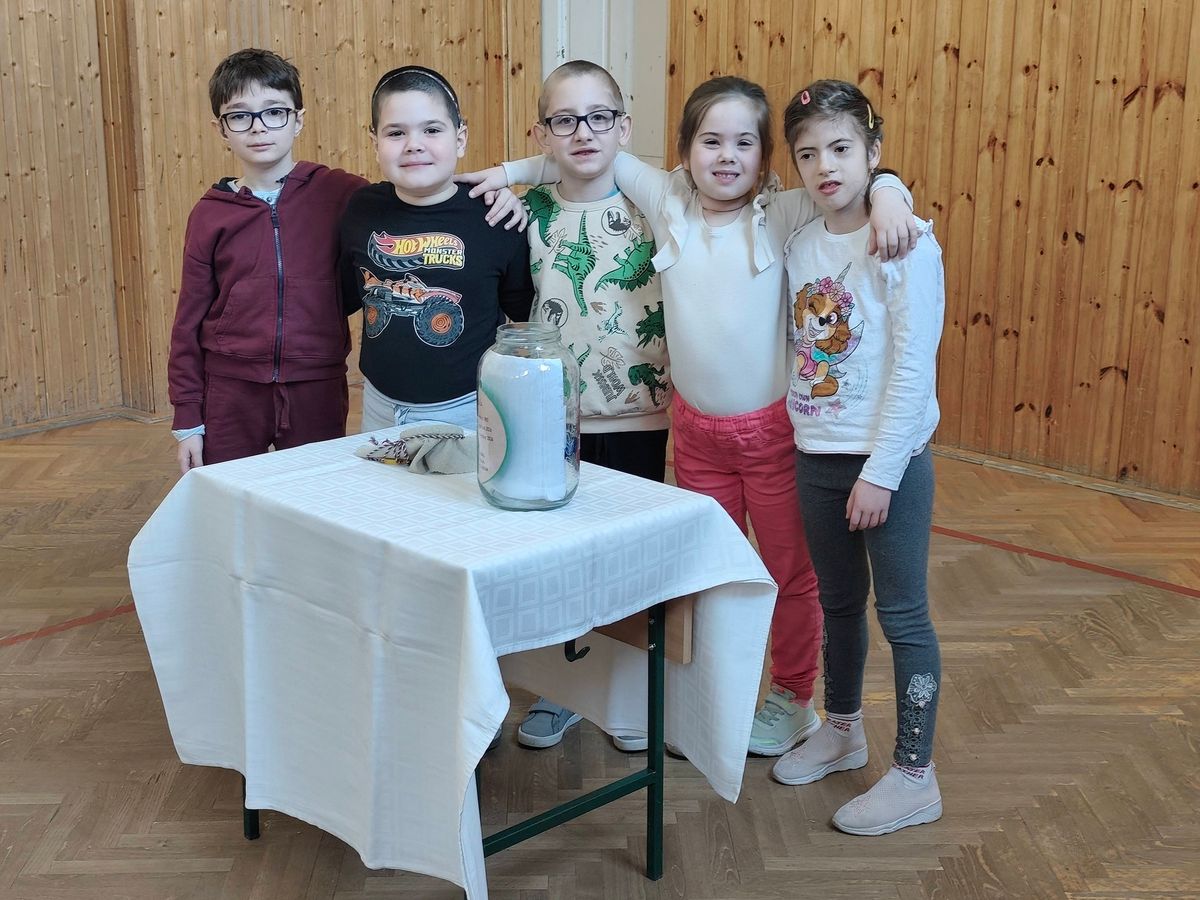 Szeged szívében mindenki nagy lelkesedéssel készült a jubileumra, hiszen idén 125 éves a Klúg Péter intézménye. Fotó: Facebook