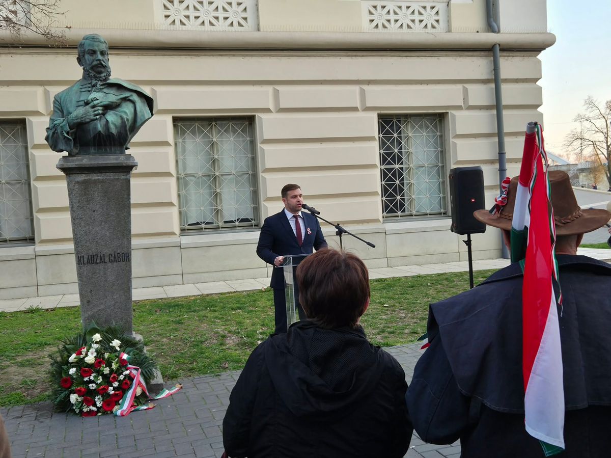 Dr. Farkas Levente ünnepi beszédében hangsúlyozta, hogy Március 15. ma is a nemzeti önrendelkezés egyi legfontosabb szimbóluma. Fotó: SzegedMA