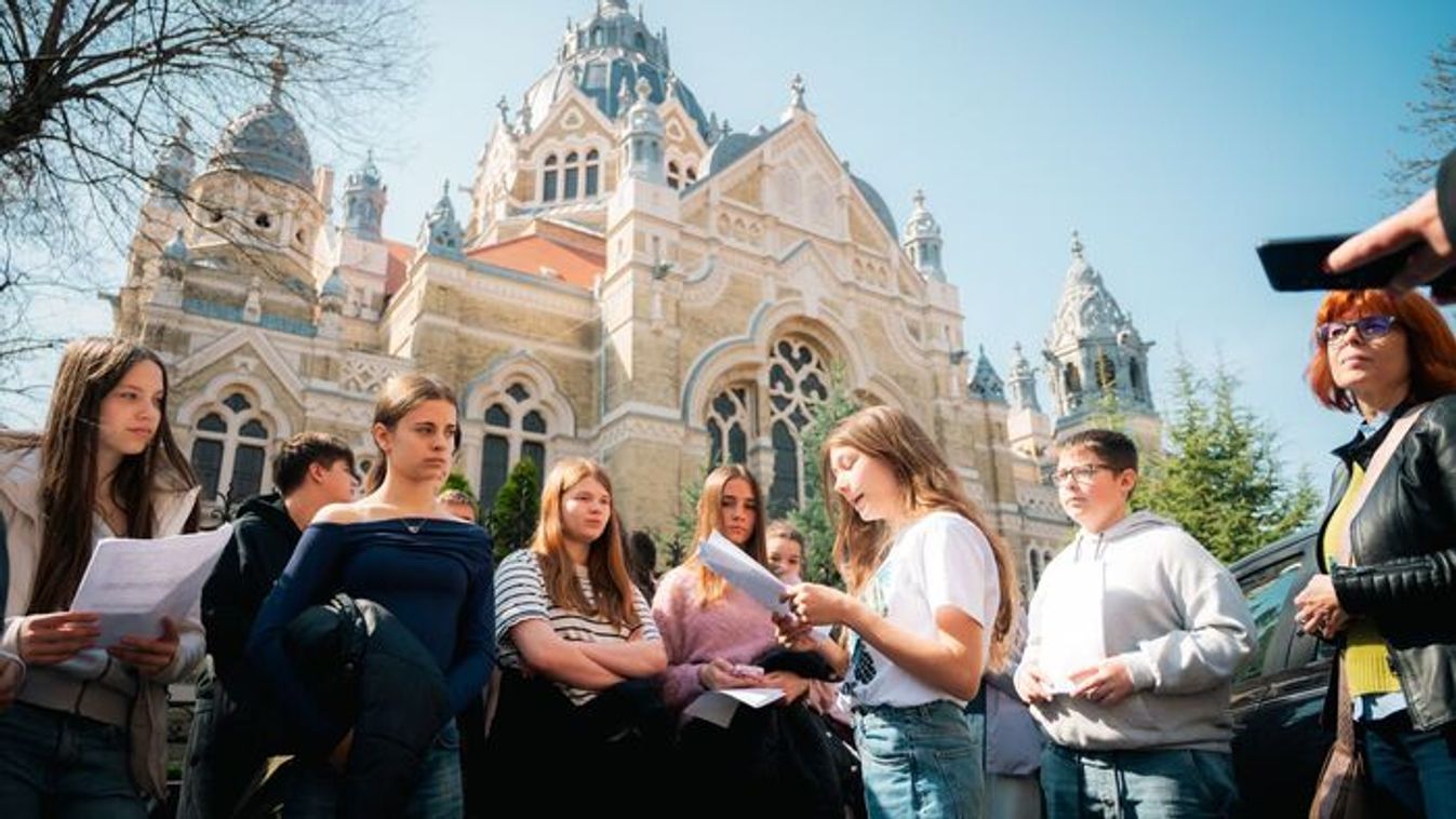 Mobilokkal a múlt nyomában: Az IWalk és a brit nagykövet különleges szegedi időutazása