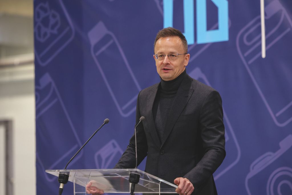 Szijjártó Péter szerint Hód Plast Kft. algyői beruházása új szintre emeli a térség ipari teljesítményét