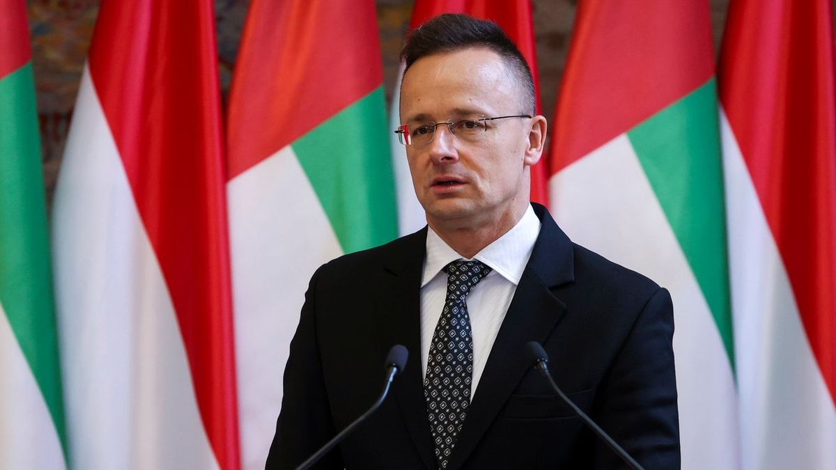 Szijjártó Péter hangsúlyozta, hogy a választás tétje Magyarország biztonsága