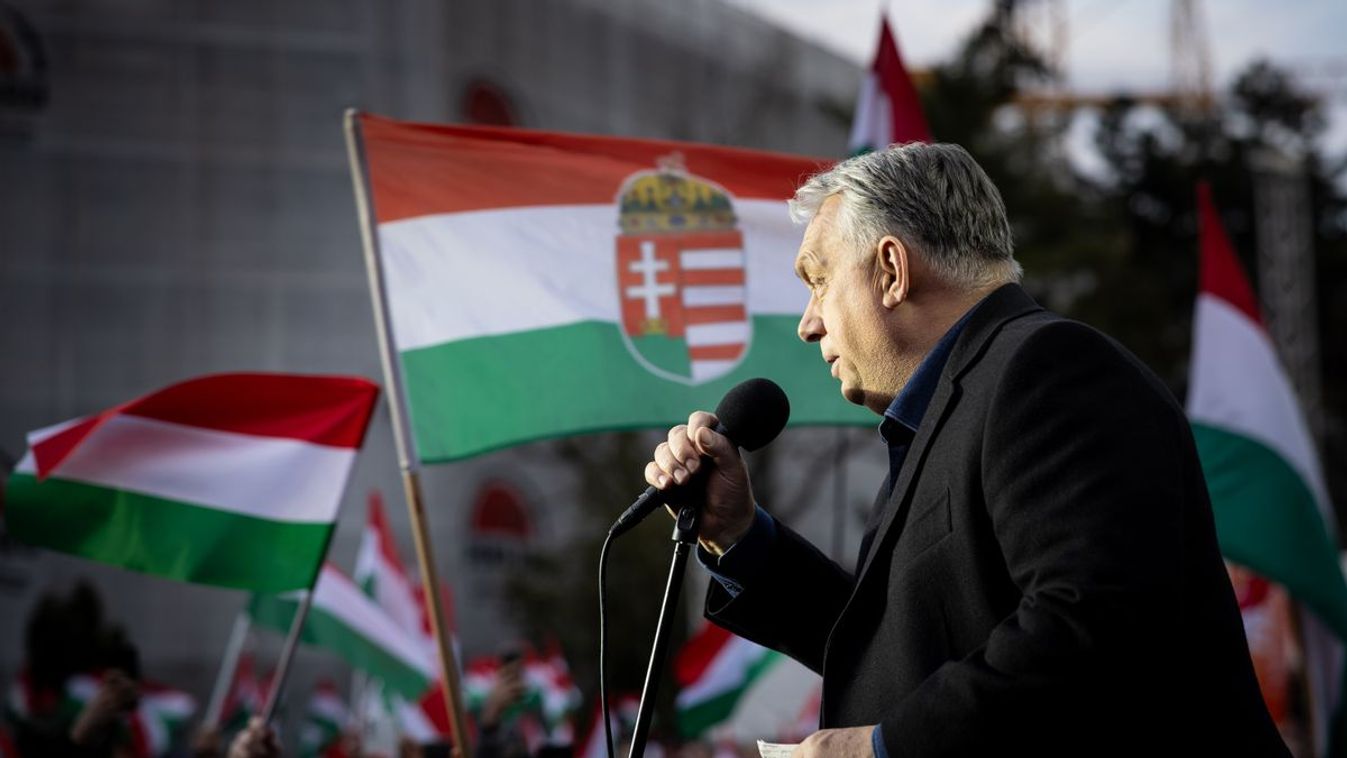 Tömegek várják Orbán Viktor beszédét Hódmezővásárhelyen + ÉLŐ KÖZVETÍTÉS