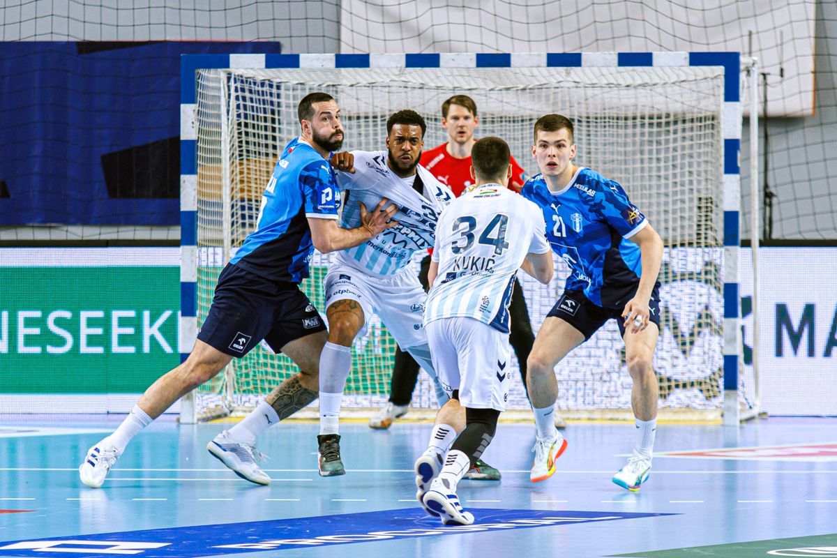 Lengyelországban zárta a csoportkört a Pick Szeged. Itt mutatta be azt a védést Mikler Roland, amivel felkerült a top tízes listára. (Fotó: Orlen Wisla Plock)