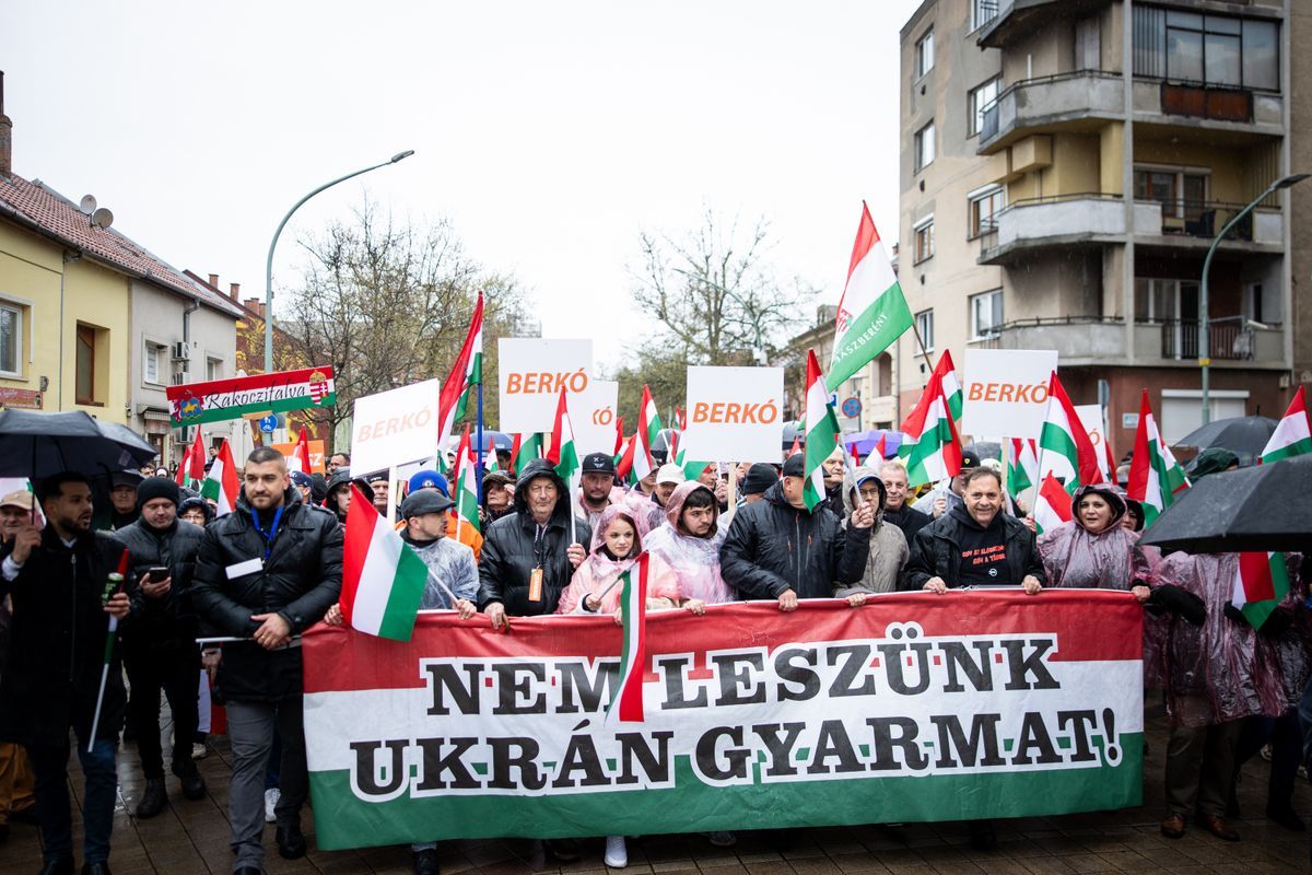 Szolnokon is békemenet előzte meg Orbán Viktor beszédét