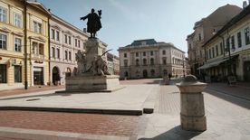 Visszaállították az egy hete kidöntött Klauzál téri oszlopot