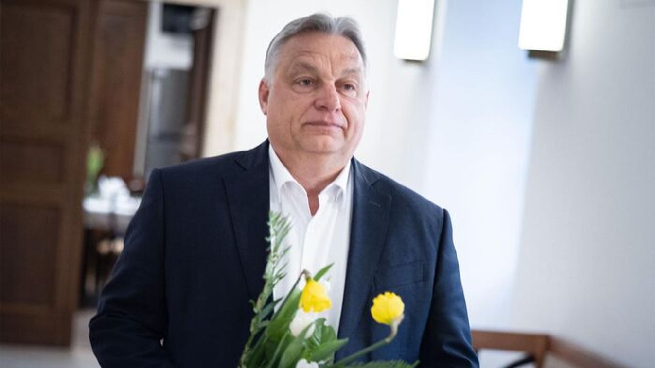 Orbán Viktor: Isten éltesse a hölgyeket! +videó