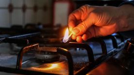 Ezt hozná a Tisza energiapolitikája: rezsirobbanás és drága üzemanyag