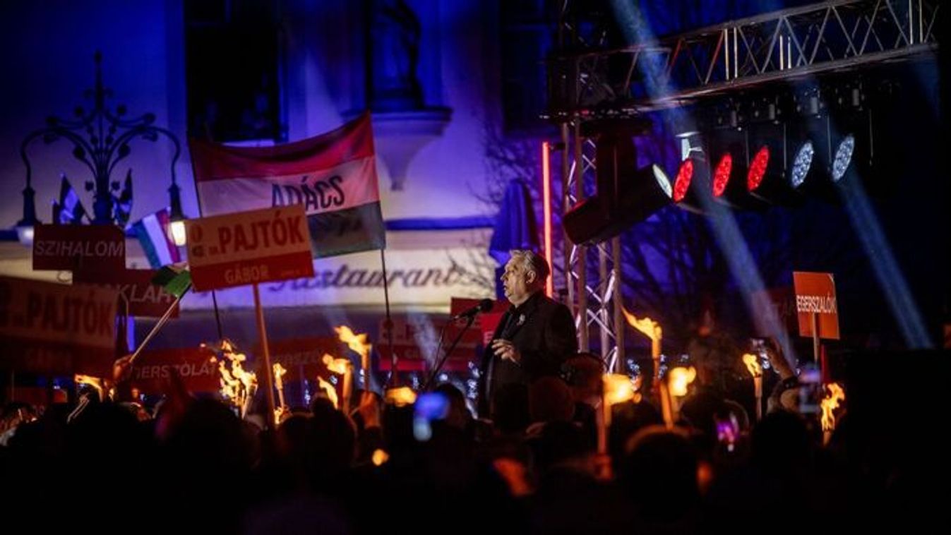 Békemenet Kecskeméten: Orbán Viktor a Főtéren mond beszédet +élő videó