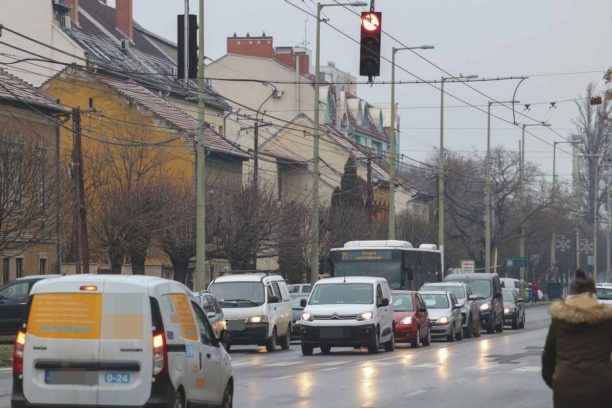 A szegedi autósoknak komoly érvágás lehet az öv hiánya miatt kiszabott bírság. Fotó: Délmagyar