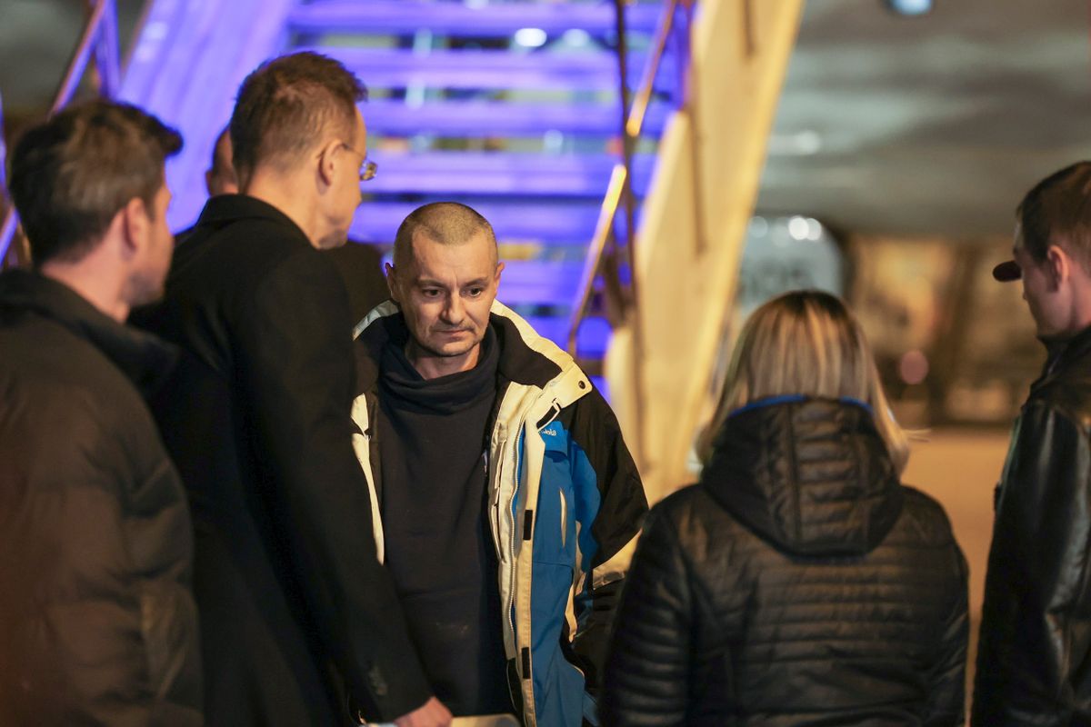 Orbán Viktor a közösségi oldalán köszöntötte a hazaérkezőket. Fotó: MTI