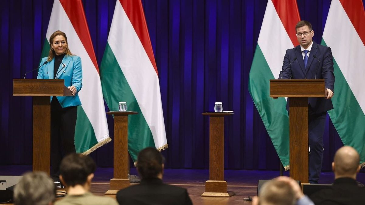 Gulyás Gergely és Vitályos Eszter a legutóbbi Kormányinfón ismertették a legfrissebb kormányzati döntéseket. Fotó: Kurucz Árpád