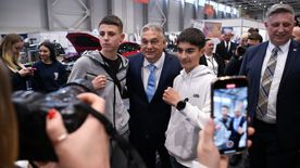 Orbán Viktor: A fiatalok világszínvonalú jövőt írnak +videó