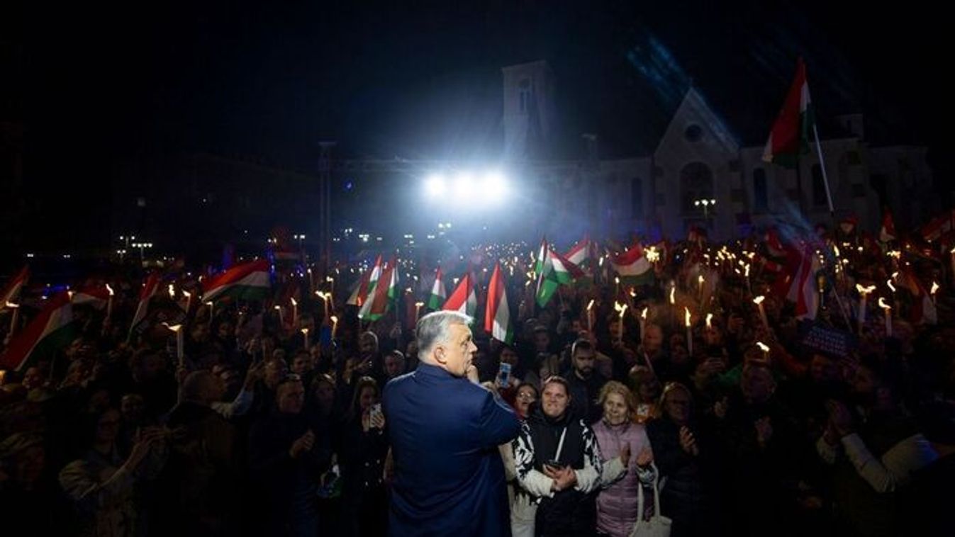Orbán Viktor Szentendrén folytatja az országjárást +élő videó