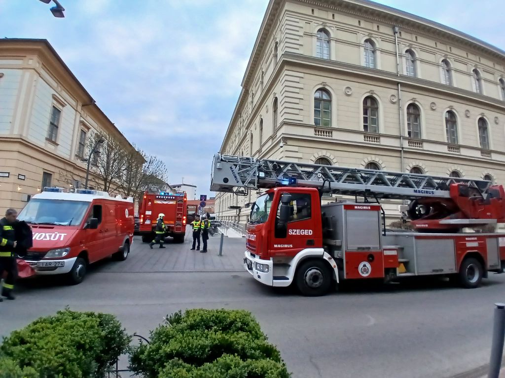 Füsttel telt meg egy pince Szegeden.