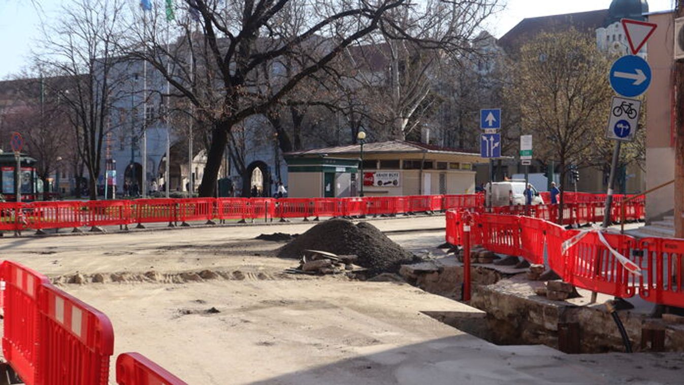 Mutatjuk, mi történt egy hónap alatt az Aradi vértanúk terén +fotók +videó