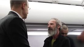 Hazafelé tartanak a kiszabadított magyar hadifoglyok!
