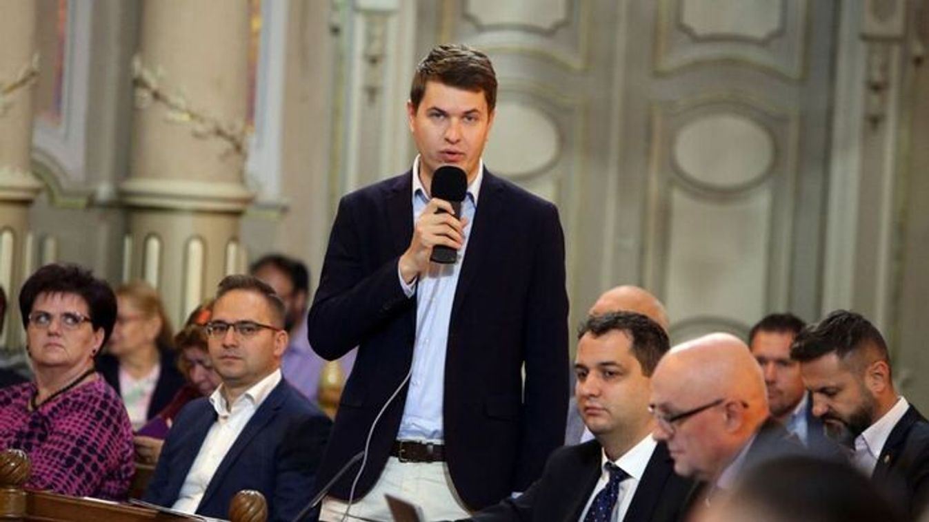 A szegedi baloldal volt üdvöskéje most a saját sajtóját támadja