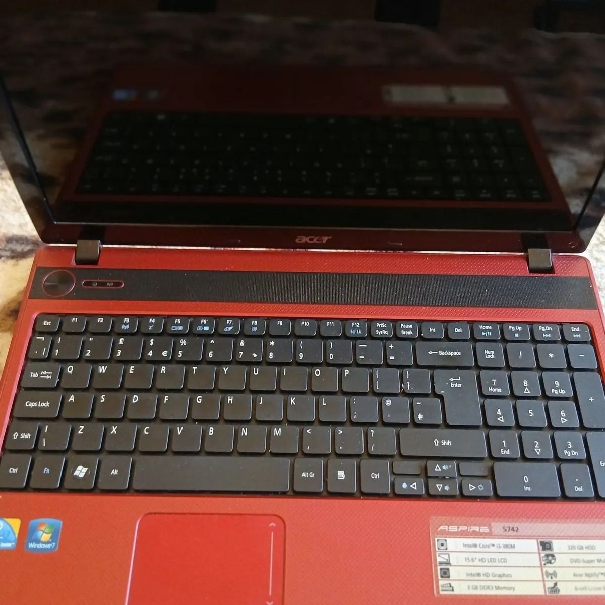 A kislánynak szánt laptop javításához most a szegediek összefogása szükséges. Fotó: Facebook