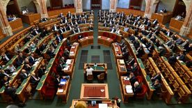 A választók többpárti parlamentet szeretnének, öt pártnak van reális bejutási esélye