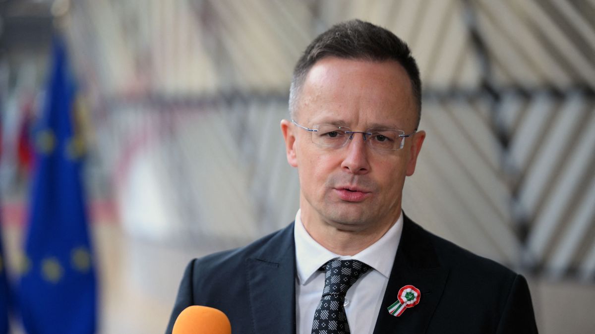 Szijjártó Péter szerint a lehallgatási ügy egyértelműen rámutat arra, hogy a magyar politika nemzetközi nyomás alatt állhat.