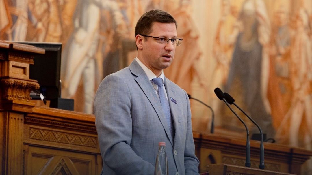 Gulyás Gergely szerint a migráció kezeléséhez politikai fordulatra van szükség