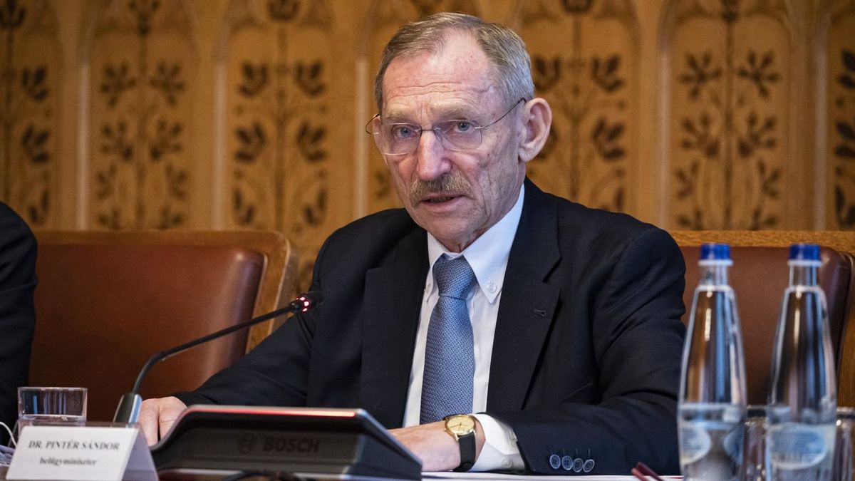 Pintér Sándor belügyminiszter szerint a migráció és az embercsempészet elleni küzdelem hosszú távú feladat